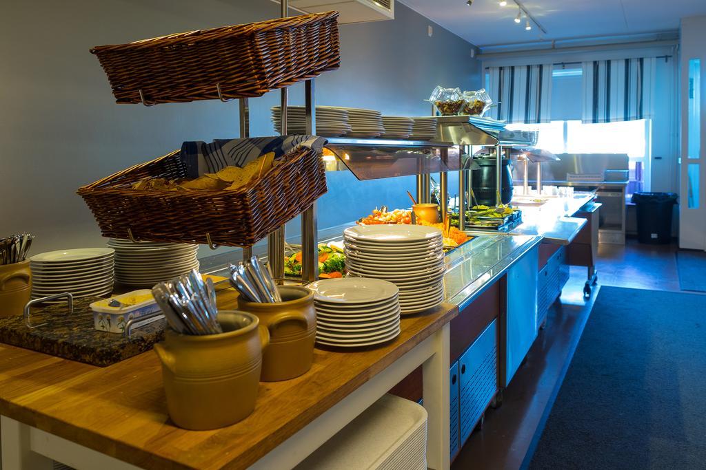 Hotelli & Ravintola Martinhovi Raisio Extérieur photo